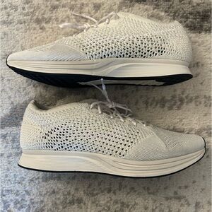 Nike Flyknit Racer ‘Triple white’